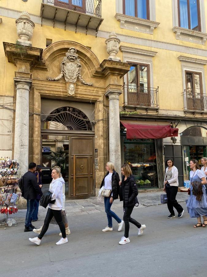 Pia'S Home In Pieno Centro Storico Palermo Exterior photo
